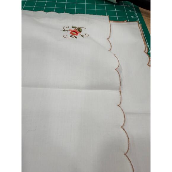 Vintage Scalloped Embroidered Napkins Set of 8 French Country Grandmillennial - Picture 11 of 12